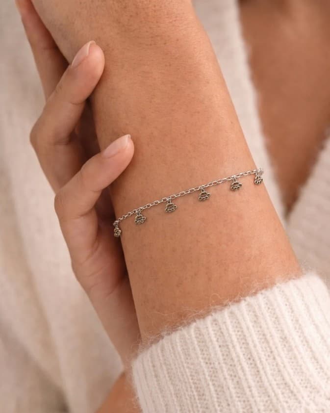 Daisy Drop Bracelet